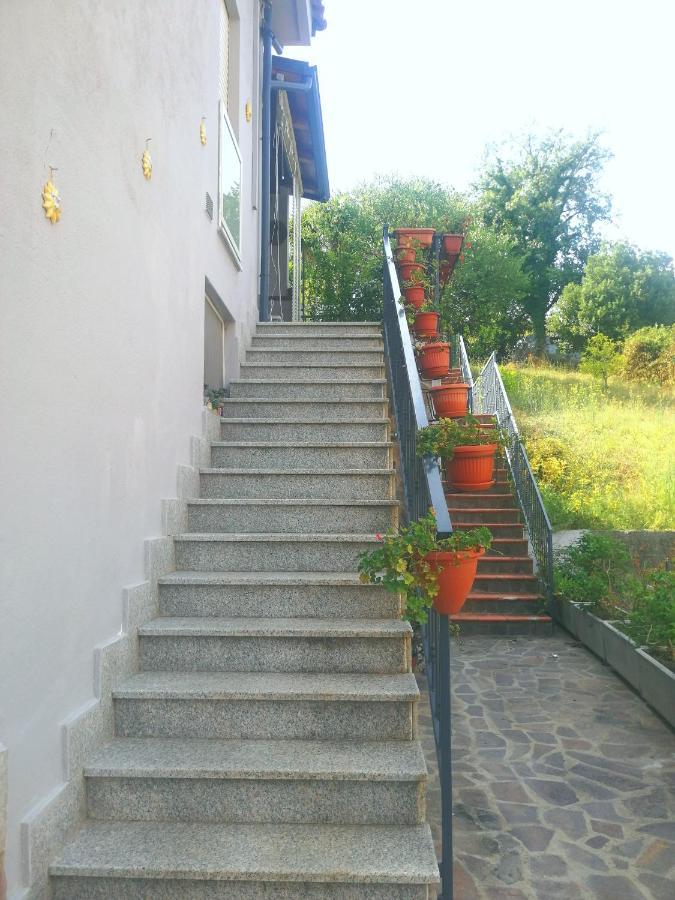 By The Sea In Scario Apartment Luaran gambar