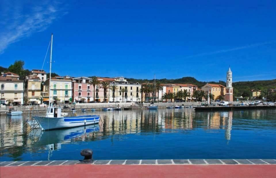 By The Sea In Scario Apartment Luaran gambar