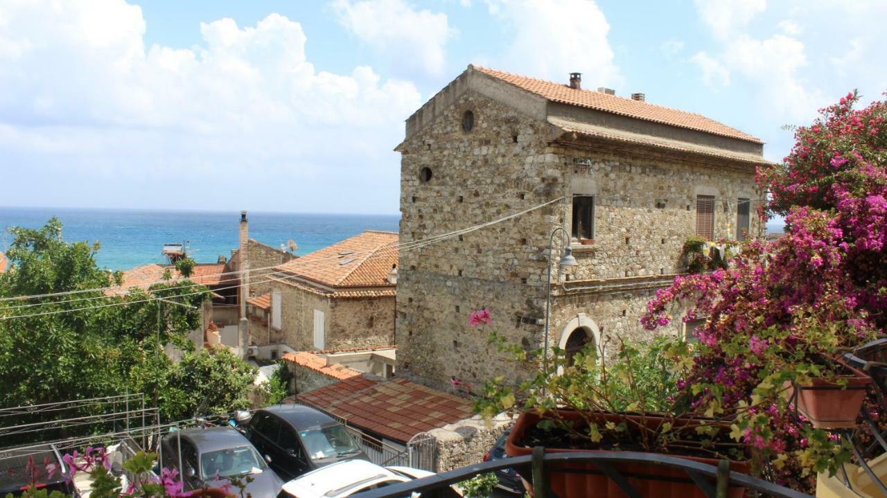 By The Sea In Scario Apartment Luaran gambar