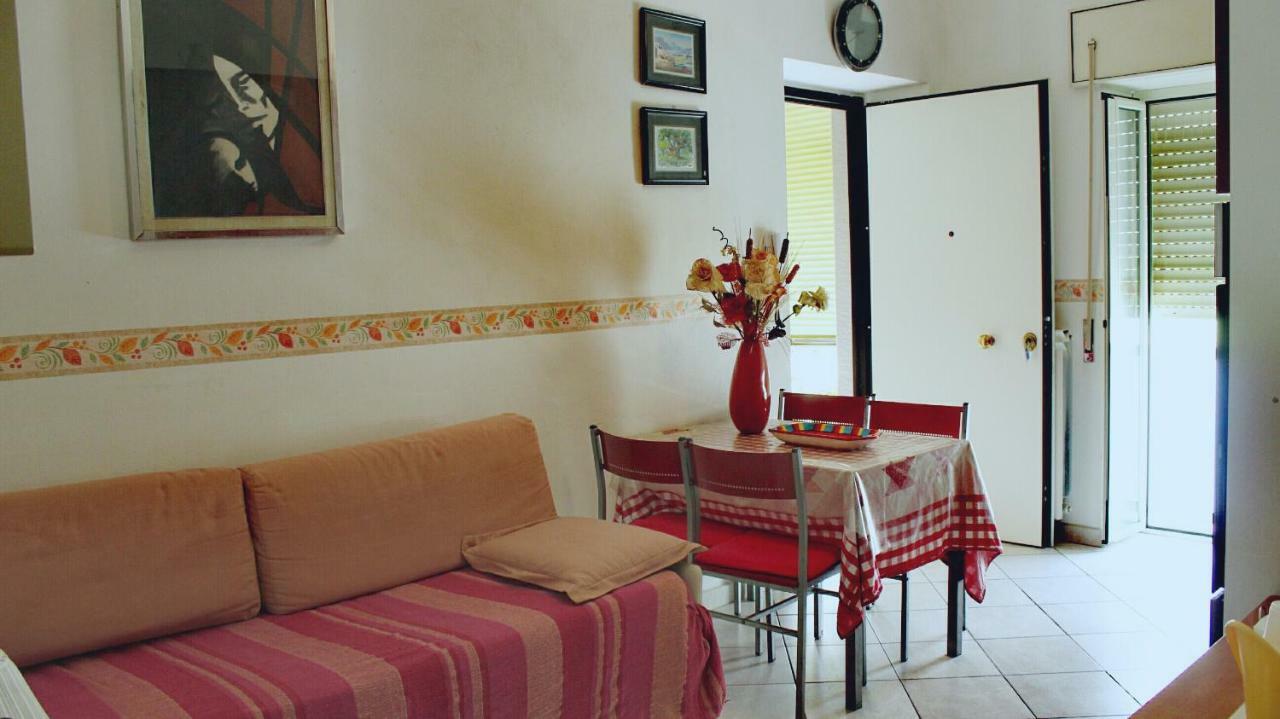 By The Sea In Scario Apartment Luaran gambar