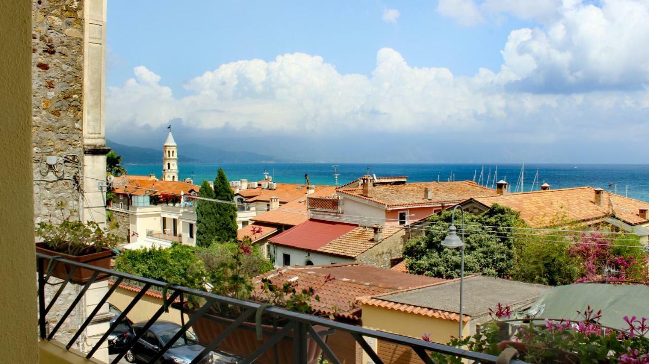 By The Sea In Scario Apartment Luaran gambar